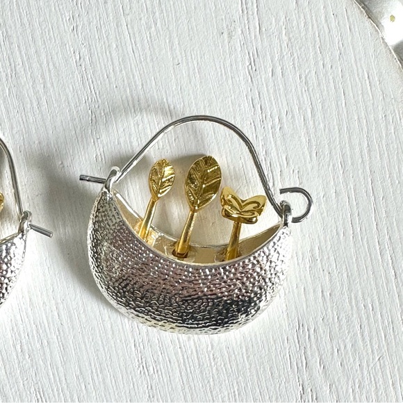 2/$30🌵 Garden Tote Plants Earrings Silver & Gold Butterfly Leaf Delicate NEW - Picture 8 of 11